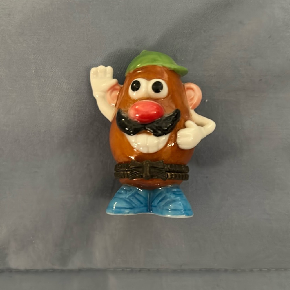 Hinged figurine